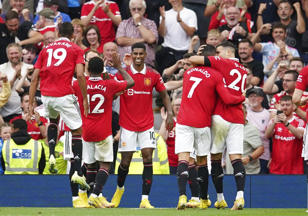 Manchester United's Marcus Rashford, centre, celebrates after scoring his side's second goal during the English Premier League soccer match between Manchester United and Arsenal at Old Trafford stadium, in Manchester, England, Sunday, Sept. 4, 2022. (AP Photo/Dave Thompson)