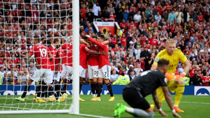 MANCHESTER, ENGLAND - SEPTEMBER 04: Marcus Rashford of Manchester United celebrates with team mates after scoring their sides third goal during the Premier League match between Manchester United and Arsenal FC at Old Trafford on September 04, 2022 in Manchester, England. (Photo by Michael Regan/Getty Images)