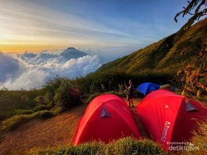 Potret Sunset Cantik Gunung Sumbing via Garung Potret Sunset Cantik Gunung Sumbing via Garung