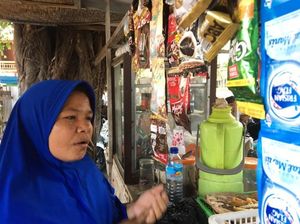 Demo Mahasiswa NTB Ricuh, Lapak Dagangan Nur Laris Manis Diserbu