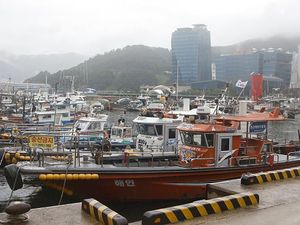Pelabuhan di Korea Selatan Siaga Serangan Angin Topan Pelabuhan di Korea Selatan Siaga Serangan Angin Topan