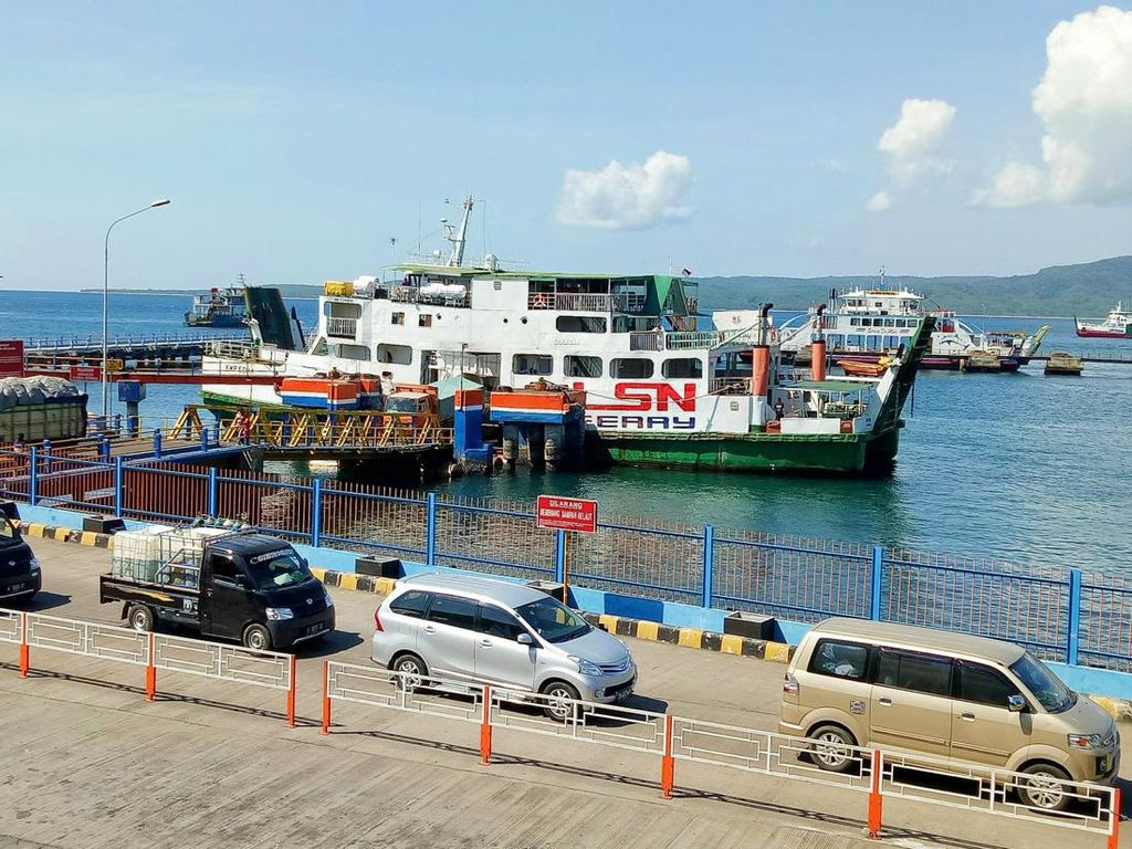 Mengintip Kinerja Pelabuhan Sibuk yang Hubungkan Jawa-Bali