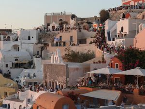 Santorini yang Indah, Kini Berubah Jadi Monster Santorini yang Indah, Kini Berubah Jadi Monster