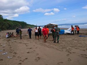 Pesawat Latih Mendarat Darurat di Banyuwangi, Pilot-Penumpang Terluka Pesawat Latih Mendarat Darurat di Banyuwangi, Pilot-Penumpang Terluka