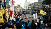 Foto-foto Ini Rekam Semangat Mahasiswa di Jakarta Tolak Kenaikan BBM