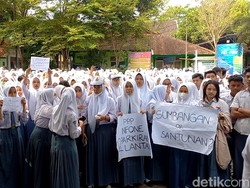 Siswa SMKN di Tulungagung Demo Penarikan Sumbangan Sekolah hingga Jutaan