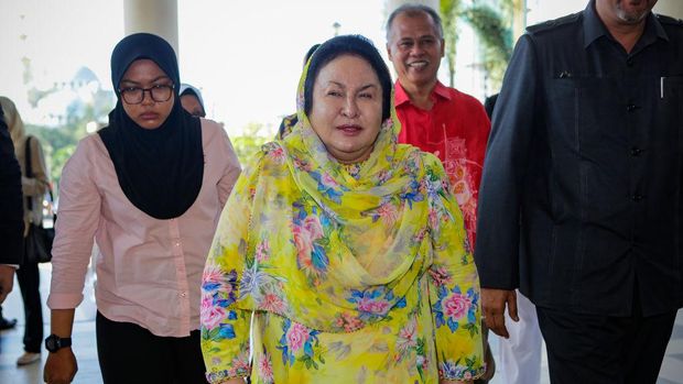 Rosmah Mansor Rosmah Mansor (C), the wife of the jailed former prime minister Najib Razak, arrives for the verdict in her corruption trial at the high court in Kuala Lumpur on September 1, 2022. (Photo by Mohd RASFAN / AFP) (Photo by MOHD RASFAN/AFP via Getty Images)