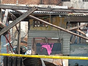 Dugaan Awal Kebakaran Rumah di Setiabudi Jaksel: Korsleting Listrik Dugaan Awal Kebakaran Rumah di Setiabudi Jaksel: Korsleting Listrik