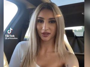 Tiktoker Cantik Tewas Mengenaskan Saat Skydiving, Parasutnya Tak Mengembang Tiktoker Cantik Tewas Mengenaskan Saat Skydiving, Parasutnya Tak Mengembang