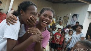 Senyum Anak-anak Wini di NTT, Asik Main Tanpa Gadget