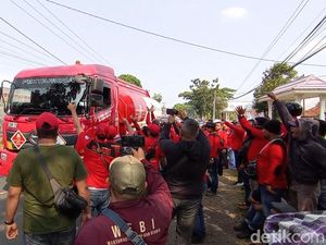 Protes soal Upah, Buruh Migas Tasikmalaya Gelar Aksi Mogok Kerja Protes soal Upah, Buruh Migas Tasikmalaya Gelar Aksi Mogok Kerja