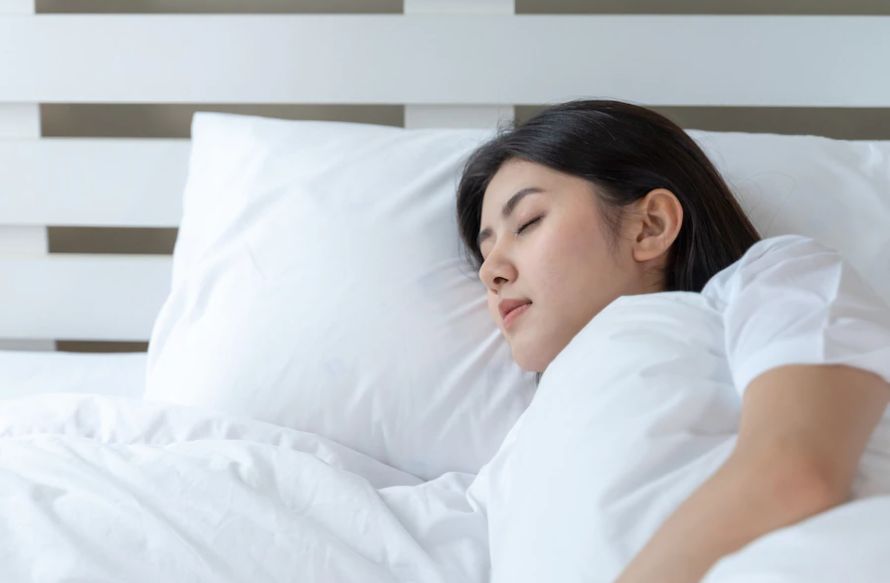 Tidur Menggunakan Lensa Kontak