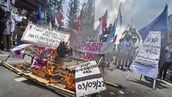 Aksi Tolak Kenaikan Harga BBM Meluas ke Daerah, Ini Foto-fotonya