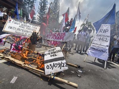 Aksi Tolak Kenaikan Harga BBM Meluas ke Daerah, Ini Foto-fotonya