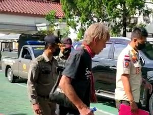 Bule Aussie Telantar di Badung Dideportasi-Masuk Daftar Cekal Bule Aussie Telantar di Badung Dideportasi-Masuk Daftar Cekal