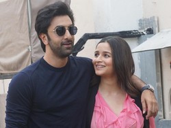 Alia Bhatt Ogah Ekspos Wajah Anak!