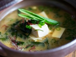 5 Makanan Sehari-hari Ini Dianggap Suci, Ada Tahu dan Mentega