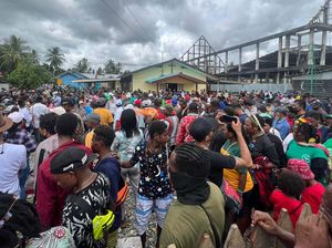 Aksi Warga Papua Geruduk DPRD Mimika