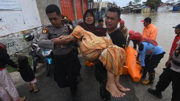 Potret Banjir yang Menerjang Palu, Rumah Terendam-Lansia Dievakuasi