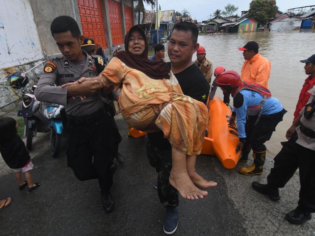 Potret Banjir yang Menerjang Palu, Rumah Terendam-Lansia Dievakuasi
