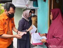 BLT BBM di Surabaya Disalurkan Door to Door Hari Ini, Besok Ambil di Kantor Pos