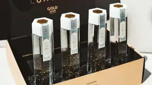 10 Desain Botol Unik Ini Ada yang Bentuk Ikan hingga Berlapis Emas