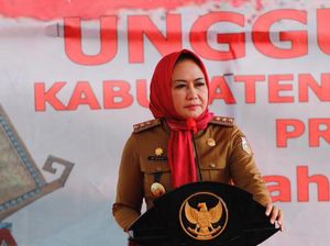 Bupati Tulang Bawang Beri Bantuan 3 Ambulance-11 Motor ke Gedung Aji