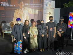 Apresiasi Keelokan Tenun Nusantara di Jalinan Lungsi Pakan Persembahan CTI