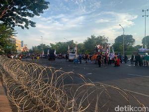 Demo Buruh di Kantor Gubernur Jatim Bubar, Lalin Kembali Lancar