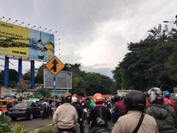 Tolak Harga BBM Naik, 30 Ribu Buruh Jatim Akan Kepung Kantor Gubernur Khofifah