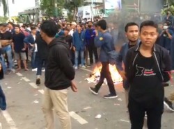 Demo Ricuh, Mahasiswa di Mataram Tolak Audiensi: Temui Kami!