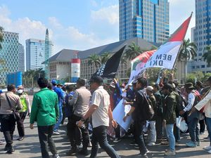 Massa Demo Ingin Bertemu Jokowi, Polisi: Presiden di Istana Bogor