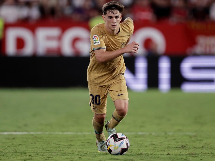 SEVILLA, SPAIN - SEPTEMBER 3: Gavi of FC Barcelona  during the La Liga Santander  match between Sevilla v FC Barcelona at the Estadio Ramon Sanchez Pizjuan on September 3, 2022 in Sevilla Spain (Photo by Eric Verhoeven/Soccrates/Getty Images)