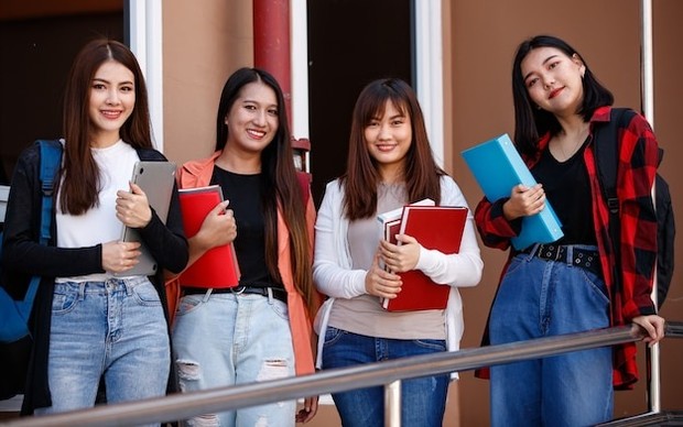 Ilustrasi mahasiswa baru/ Foto: Freepik.com/bangkokclickstudio Ilustrasi mahasiswa baru/ Foto: Freepik.com/bangkokclickstudio