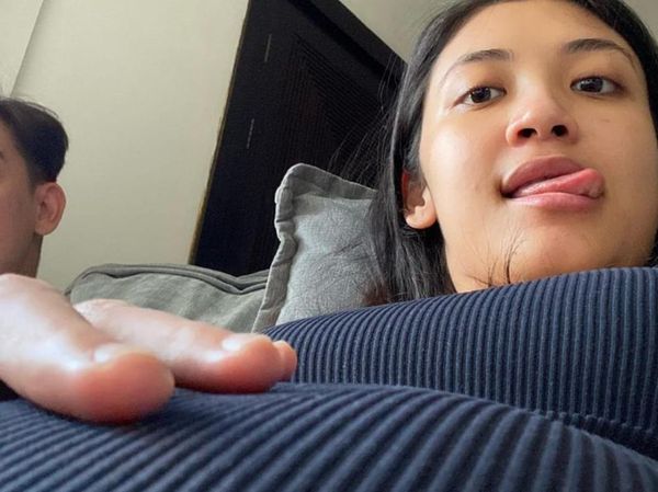 8 Foto Istri Adipati Dolken Pamer Baby Bump, Sudah 22 Minggu