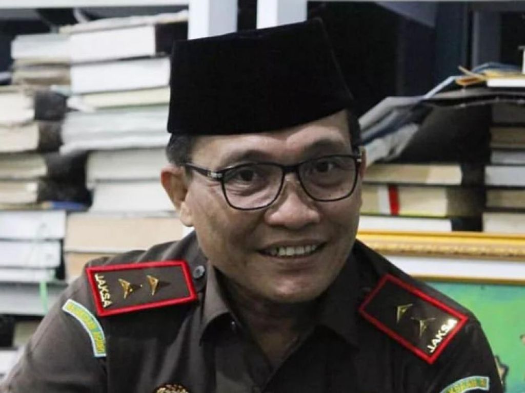 Dirut Bank Banten Serahkan Penyelesaian Kredit Macet Rp 261 M ke Kejati Dirut Bank Banten Serahkan Penyelesaian Kredit Macet Rp 261 M ke Kejati