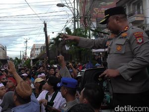 Aksi Tolak Harga BBM Naik di Gorontalo Ricuh, 5 Mahasiswa Sempat Ditangkap Aksi Tolak Harga BBM Naik di Gorontalo Ricuh, 5 Mahasiswa Sempat Ditangkap