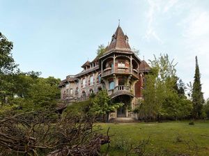 Bukannya Horor, Kastil yang Terbengkalai Ini Malah Jadi Estetik