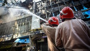Pasar Kain di Delhi Kebakaran, Bangunan Hancur dan Gosong