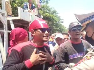 Cerita Polisi Eyel-eyelan dengan Massa Buruh yang Blokade Frontage A Yani