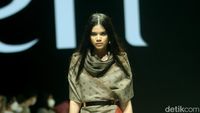 7 Koleksi Busana Songket Palembang Karya Eridani di JF3 Fashion Festival