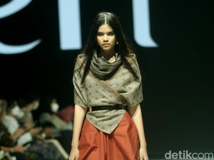 7 Koleksi Busana Songket Palembang Karya Eridani di JF3 Fashion Festival 7 Koleksi Busana Songket Palembang Karya Eridani di JF3 Fashion Festival