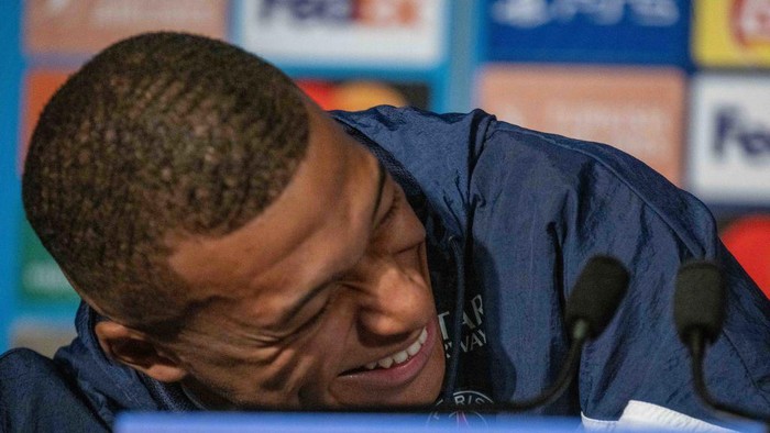 PARIS, FRANCE - SEPTEMBER 05: Kylian Mbappe of Paris Saint-Germain smile during the press conference ahead of their UEFA Champions League group H match against Juventus, at Camp des Loges on September 5, 2022 in Paris, France. (Photo by Sebastian Frej/MB Media/Getty Images)