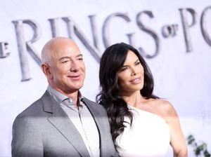 Pendiri Amazon Jeff Bezos dan Lauren Sanchez Bertunangan