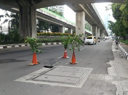 Awas! Ada Lubang di Tengah Jalan Sebelum Flyover Kapten Tendean Jaksel