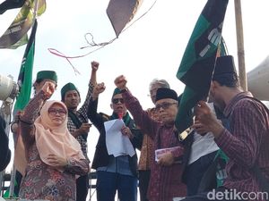 Kala PKS Pamer ke Massa Usai Walk Out Sidang Paripurna