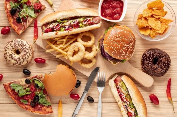 Berbagai jenis makanan cepat saji dapat menjadi penyebab timbul jerawat
