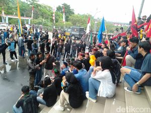 Demo BBM di Manado, DPRD Diberi Tenggat Seminggu Sampaikan Aspirasi ke Pusat