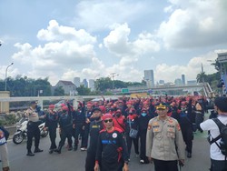 Massa Buruh Demo Kenaikan Harga BBM di DPR, Ini 3 Tuntutannya