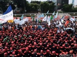 Minta Harga BBM Turun, 7.000 Buruh Kepung Istana 4 Oktober